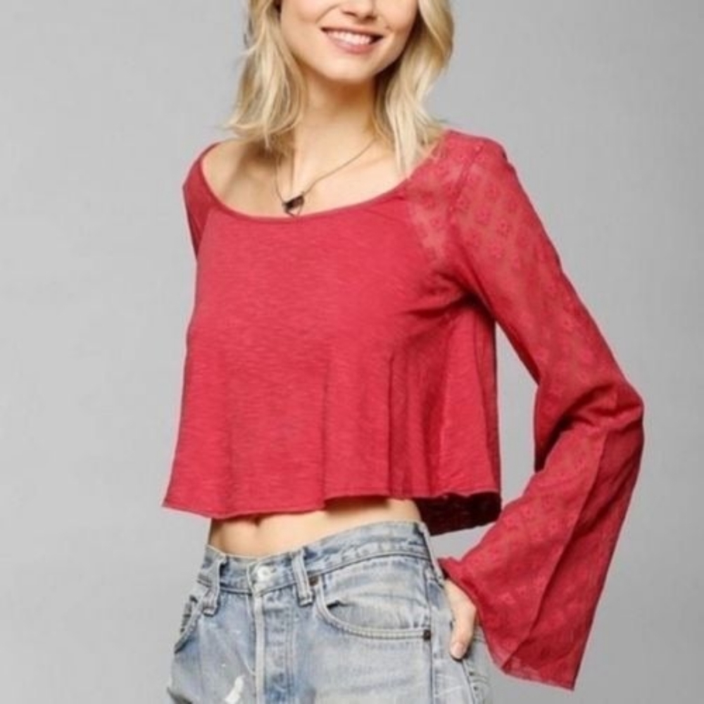 coral long sleeve flowy cropped hem top with lace sleeves, small